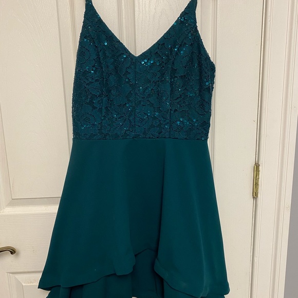 Beautiful short dress for prom or homecoming or even an evening out. Like new - Picture 2 of 4